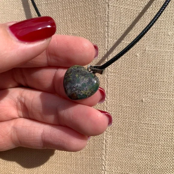 Handmade Genuine Stone Heart Amulet Necklace - Picture 12 of 15